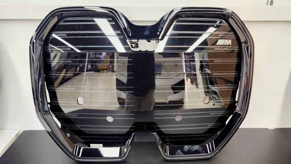 BMW iX ambient lighting - BMW iX Ambient Lighting Review — Enhanced Interior Glow photo 4