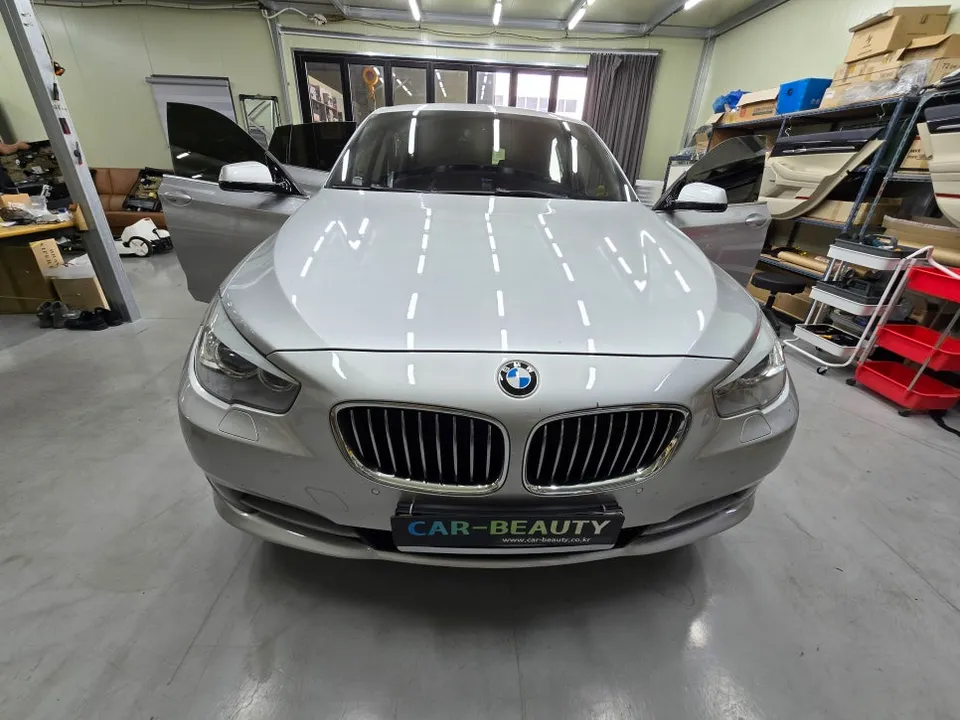 BMW 5 Series GT F07 ambient lighting installation result