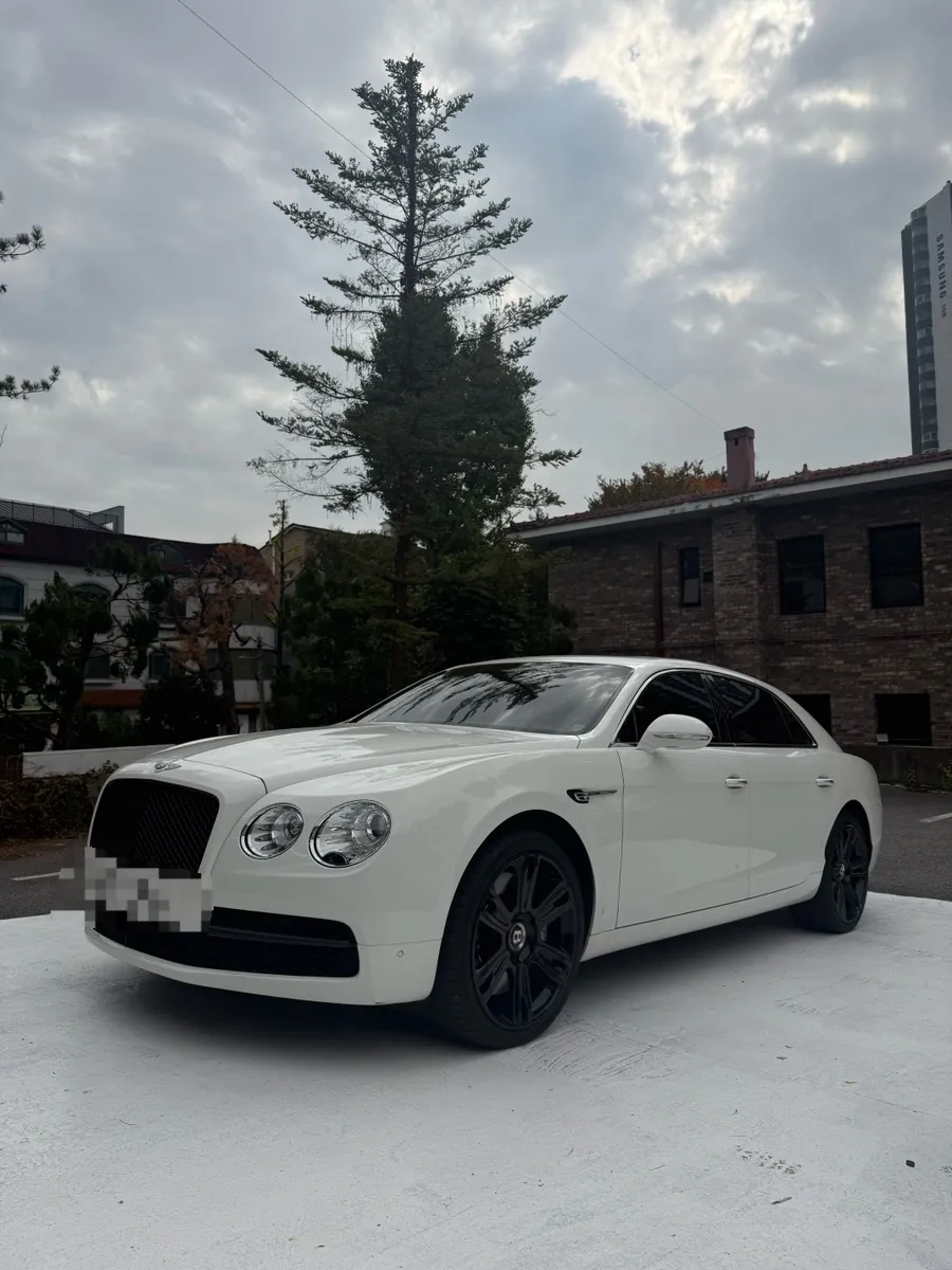 Bentley Flying Spurのカーラッピング事例｜費用目安・仕上がり 写真