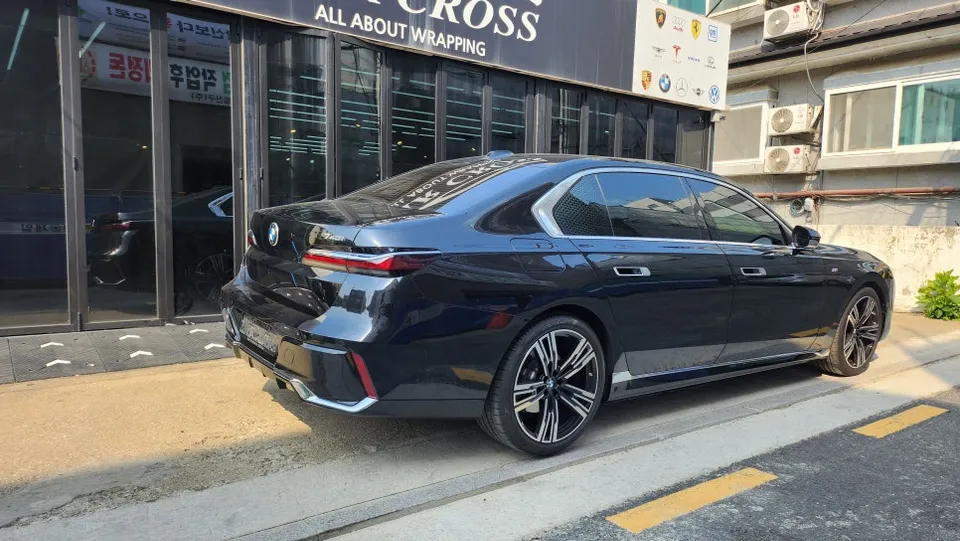 BMW i7 PPF施工事例:費用目安と仕上がり 施工写真 2-1