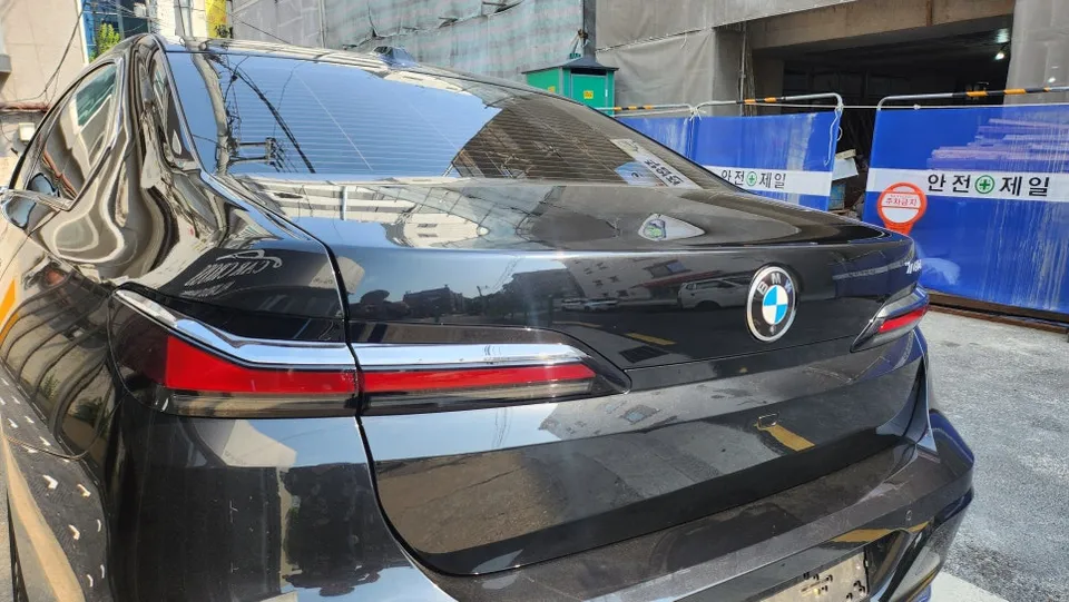 BMW i7 PPF施工事例:費用目安と仕上がり 施工写真 2-3