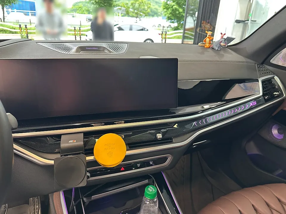 BMW X5のカーラッピング事例|リアルカーボン調 施工写真 2-2