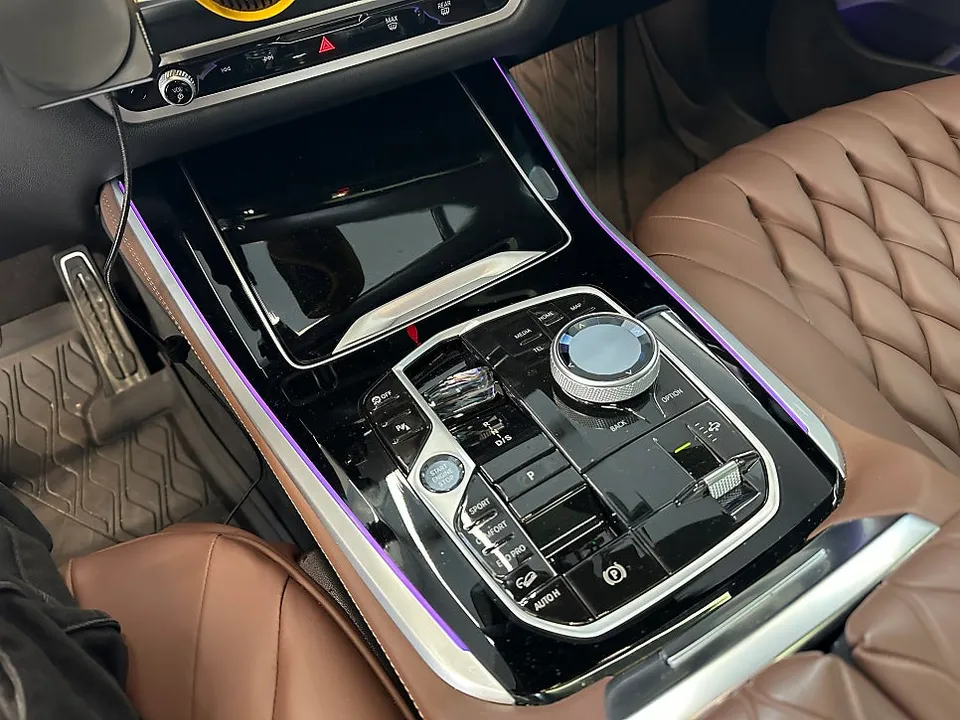 BMW X5のカーラッピング事例|リアルカーボン調 施工写真 3-2