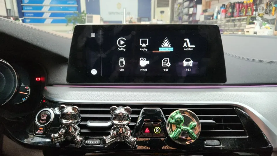 BMW 5 Series G30 android head unit - BMW 5 Series G30 CarPlay Retrofit Review photo 3