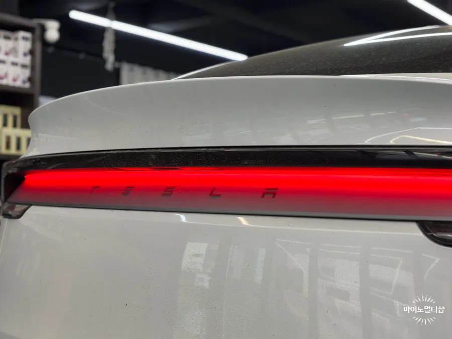 Tesla Model Yのカーフィルム施工事例|費用目安・仕上がり 施工写真 3-1