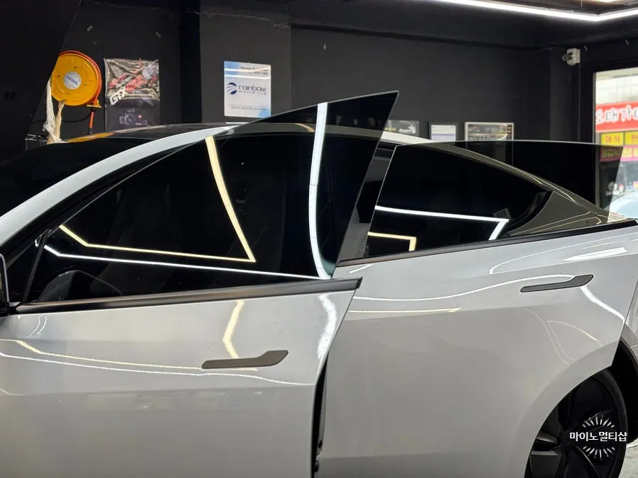 Tesla Model Yのカーフィルム施工事例|費用目安・仕上がり 施工写真 2-3