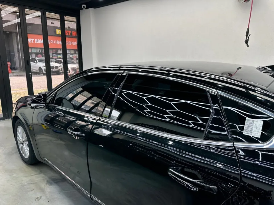 Kia K7 Premierのカーフィルム施工事例|断熱・デザイン性向上 施工写真 3-1