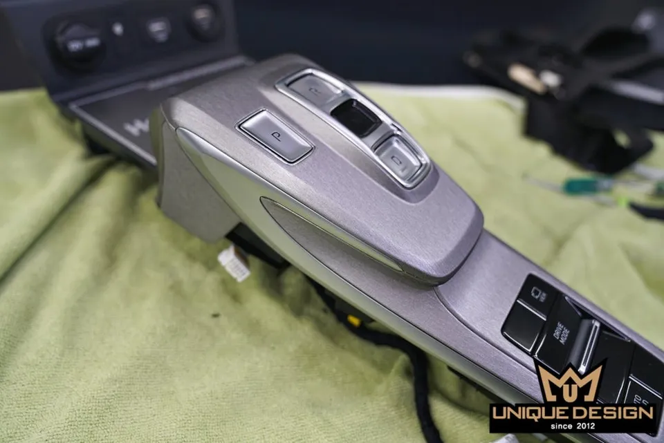 Hyundai Sonata DN8のカーラッピング事例｜内装パネルのカスタム 施工写真 2-3