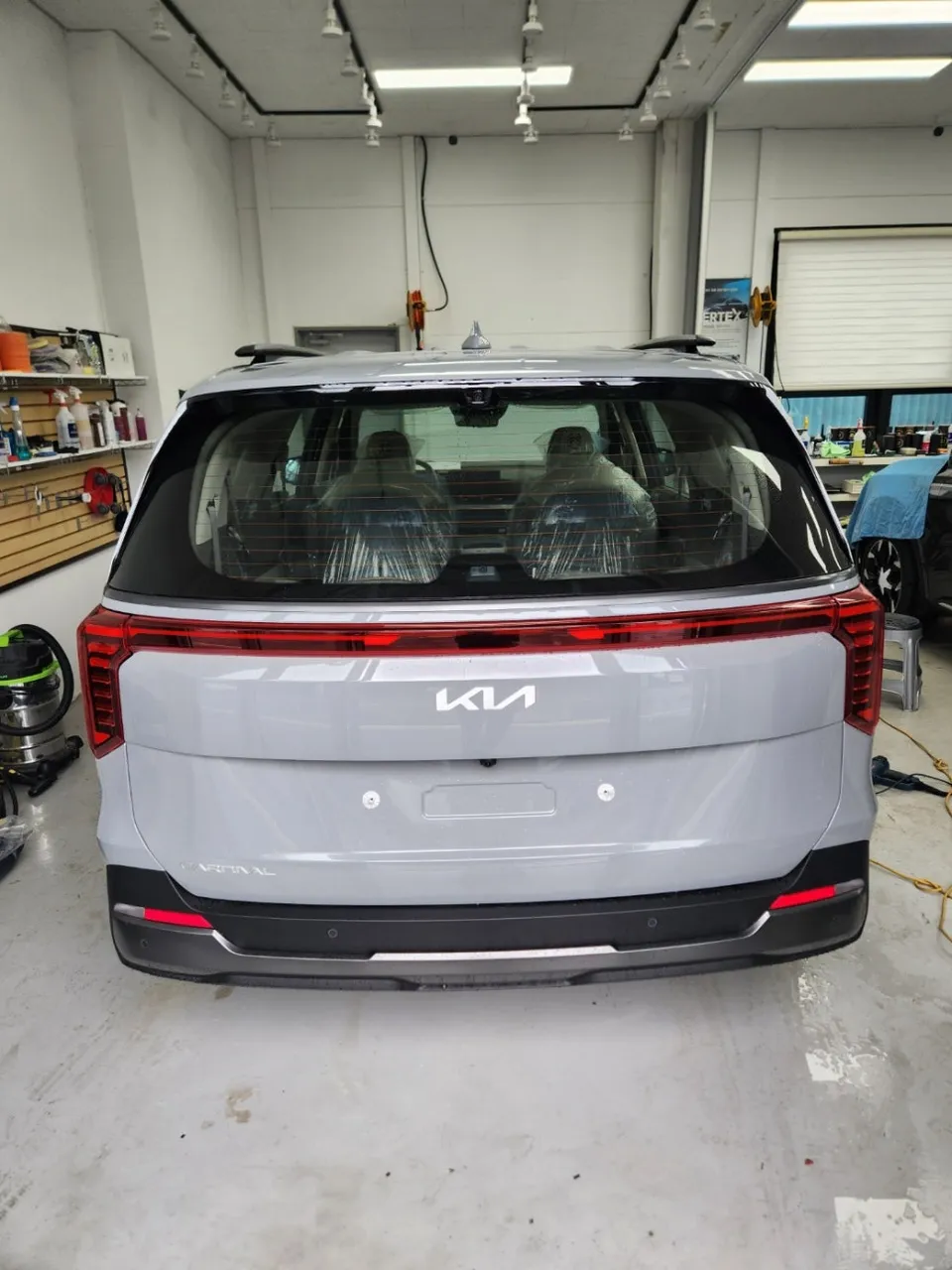 Kia Carnivalのカーフィルム施工事例｜費用目安と仕上がり 施工写真 4-1