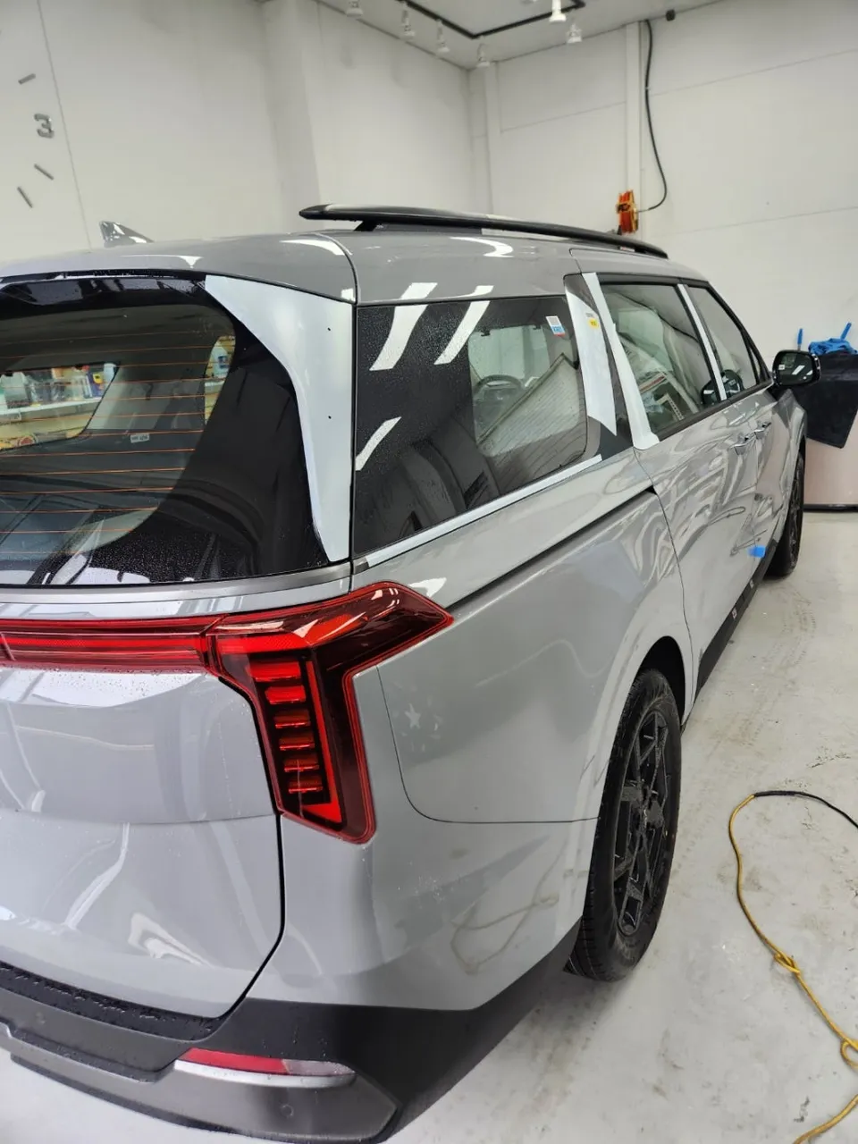 Kia Carnivalのカーフィルム施工事例｜費用目安と仕上がり 施工写真 4-2
