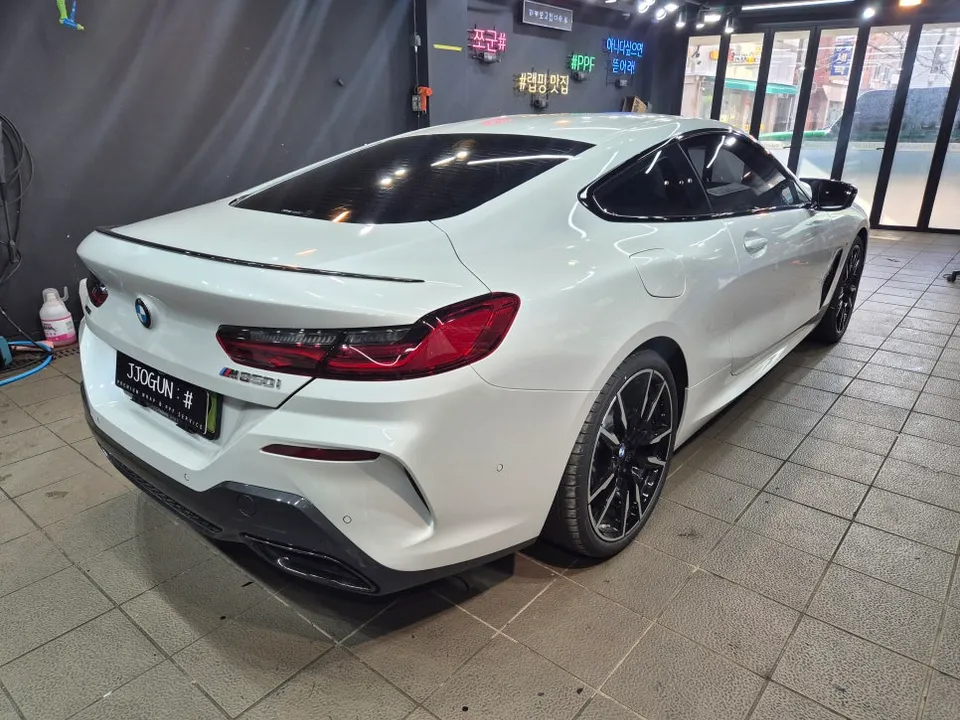 BMW 8 Series vinyl wrap - BMW 8 Series Vinyl Wrap Review: High Gloss Metallic Black photo 3
