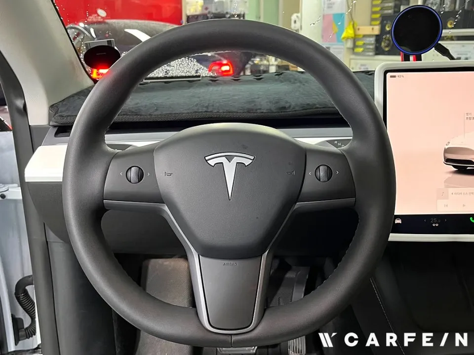 Tesla Model Y steering wheel - Tesla Model Y Steering Wheel Customization Review photo 4