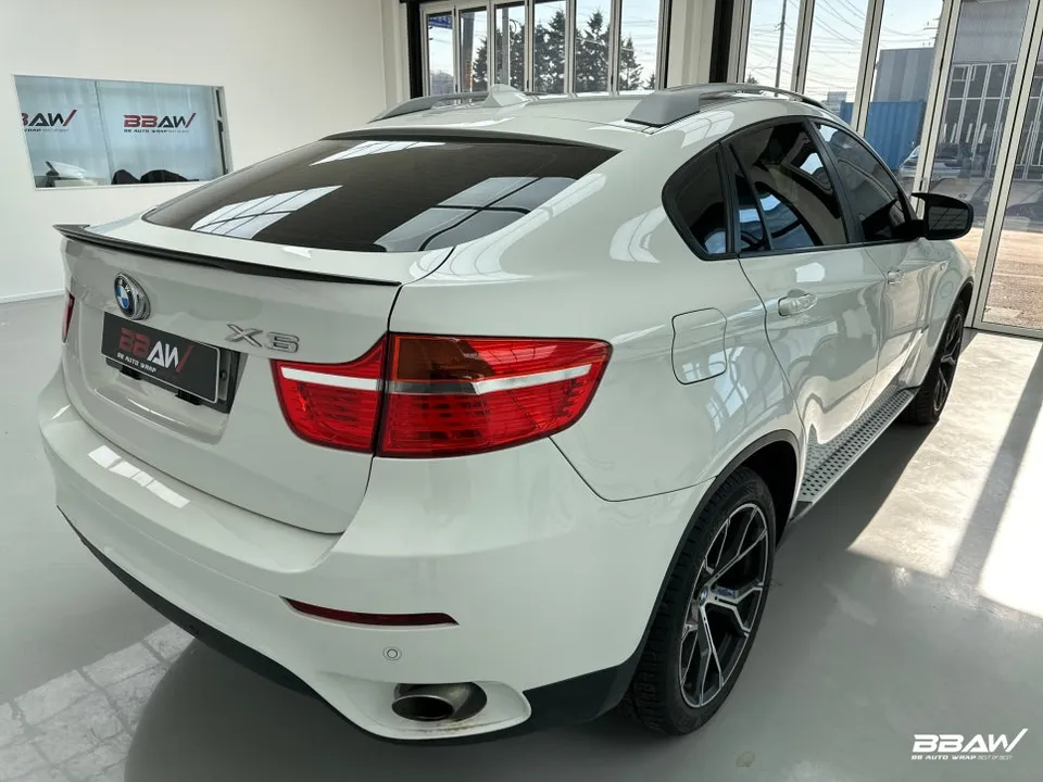 BMW X6のカーラッピング事例|サテンダークグレーの仕上がり 施工写真 2-1