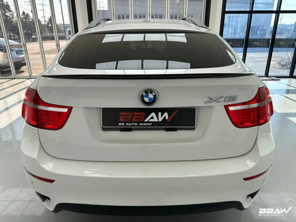 BMW X6のカーラッピング事例|サテンダークグレーの仕上がり 施工写真 3-1