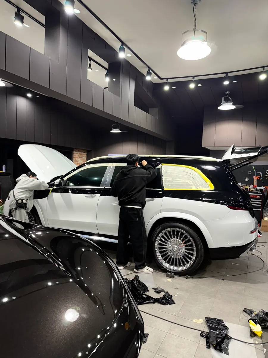 Mercedes-Benz GLS Maybachのカーラッピング事例|費用目安・仕上がり 施工写真 4-1