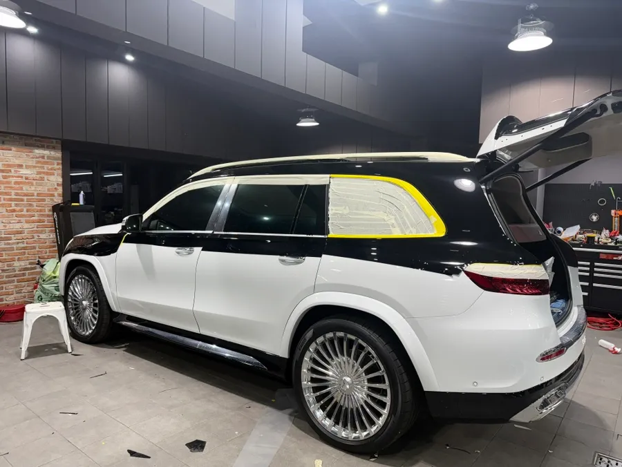 Mercedes-Benz GLS Maybachのカーラッピング事例|費用目安・仕上がり 施工写真 1-2