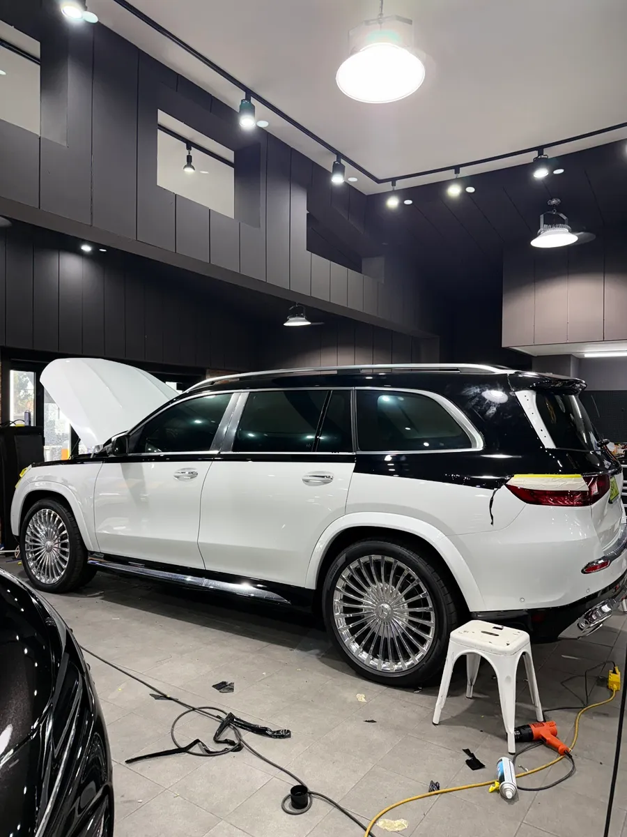 Mercedes-Benz GLS Maybachのカーラッピング事例|費用目安・仕上がり 施工写真 2-2