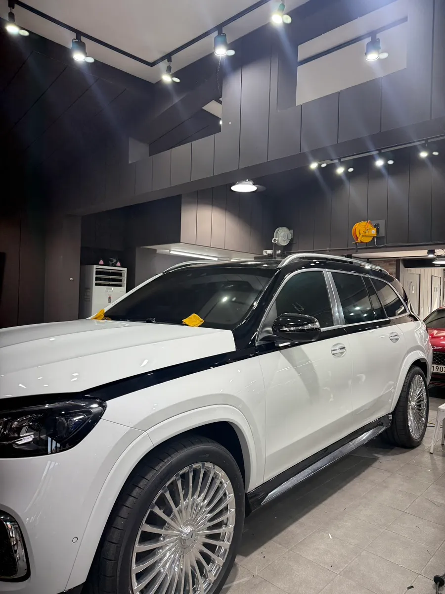 Mercedes-Benz GLS Maybachのカーラッピング事例|費用目安・仕上がり 施工写真 3-2