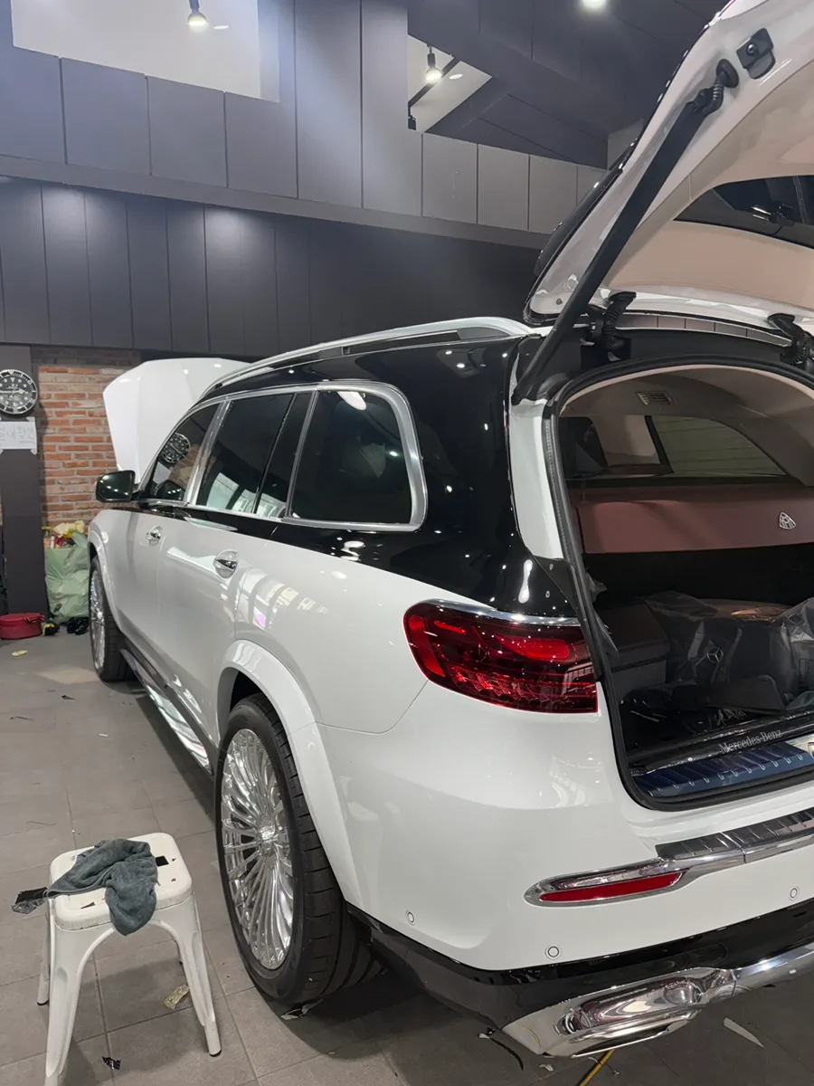 Mercedes-Benz GLS Maybachのカーラッピング事例|費用目安・仕上がり 施工写真 4-2