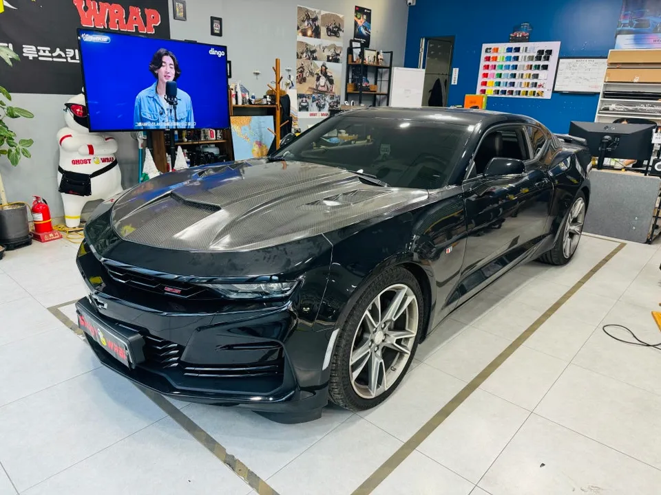 Chevrolet Camaroのカーラッピング事例|傷隠しとポイントカスタム 施工写真 2-1