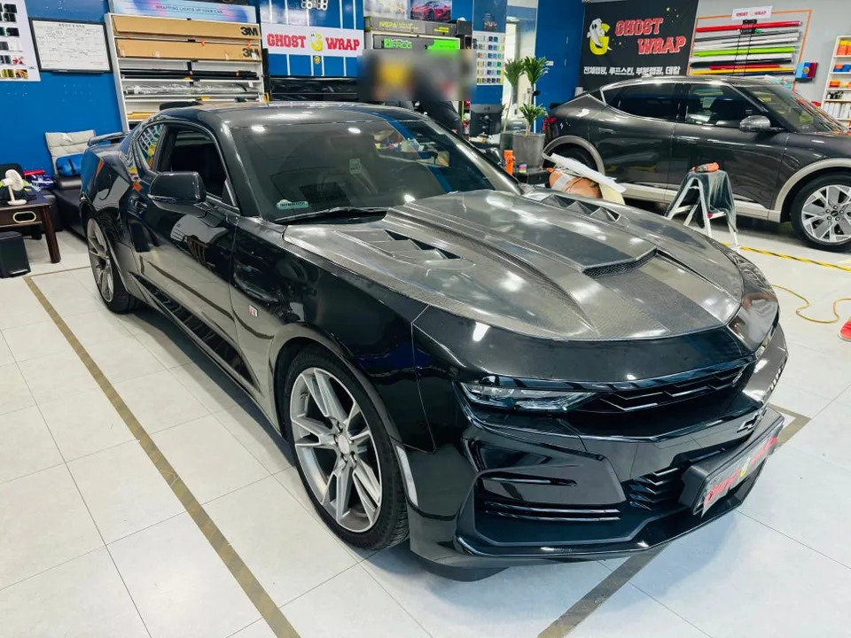 Chevrolet Camaroのカーラッピング事例|傷隠しとポイントカスタム 施工写真 3-1