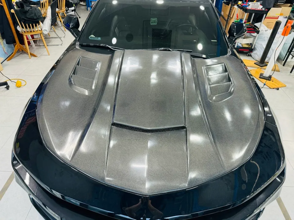 Chevrolet Camaroのカーラッピング事例|傷隠しとポイントカスタム 施工写真 1-2