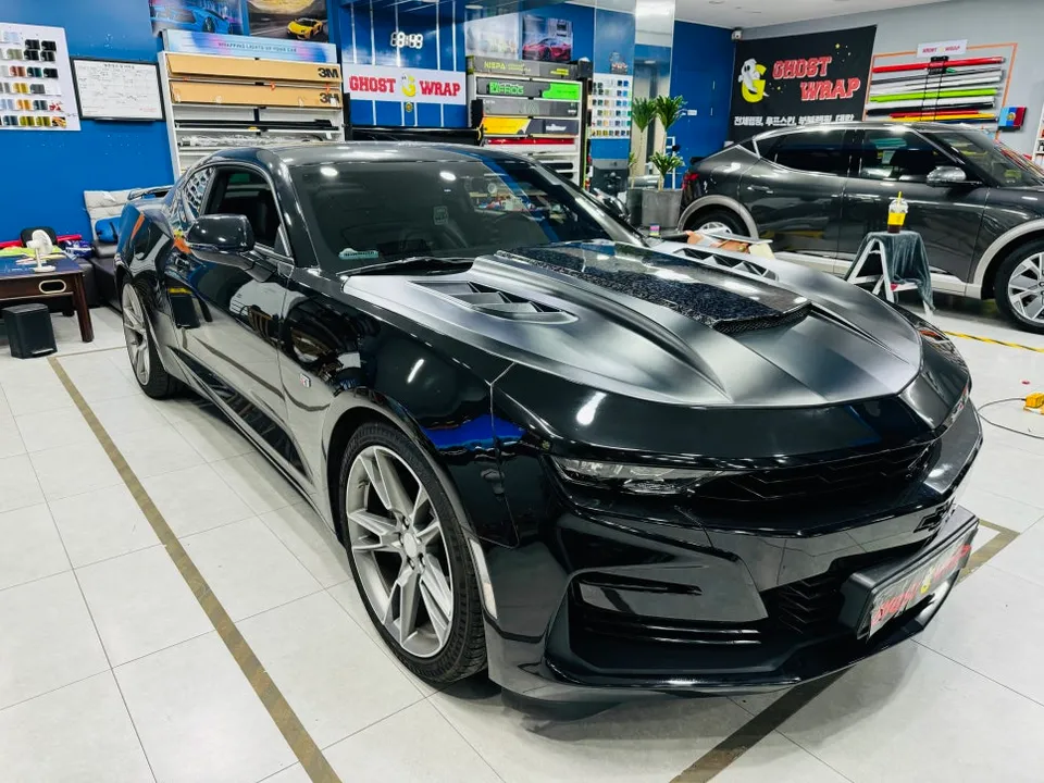 Chevrolet Camaroのカーラッピング事例|傷隠しとポイントカスタム 施工写真 3-2
