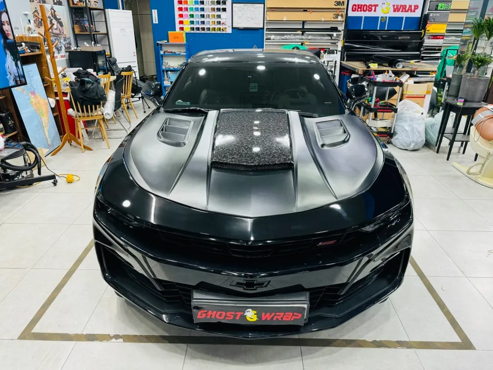 Chevrolet Camaroのカーラッピング事例|傷隠しとポイントカスタム 施工写真 2-3