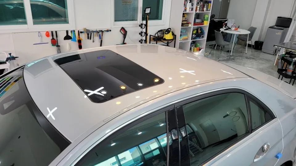 Mercedes-Benz Eクラスのカーラッピング事例|費用目安・仕上がり 施工写真 1-2