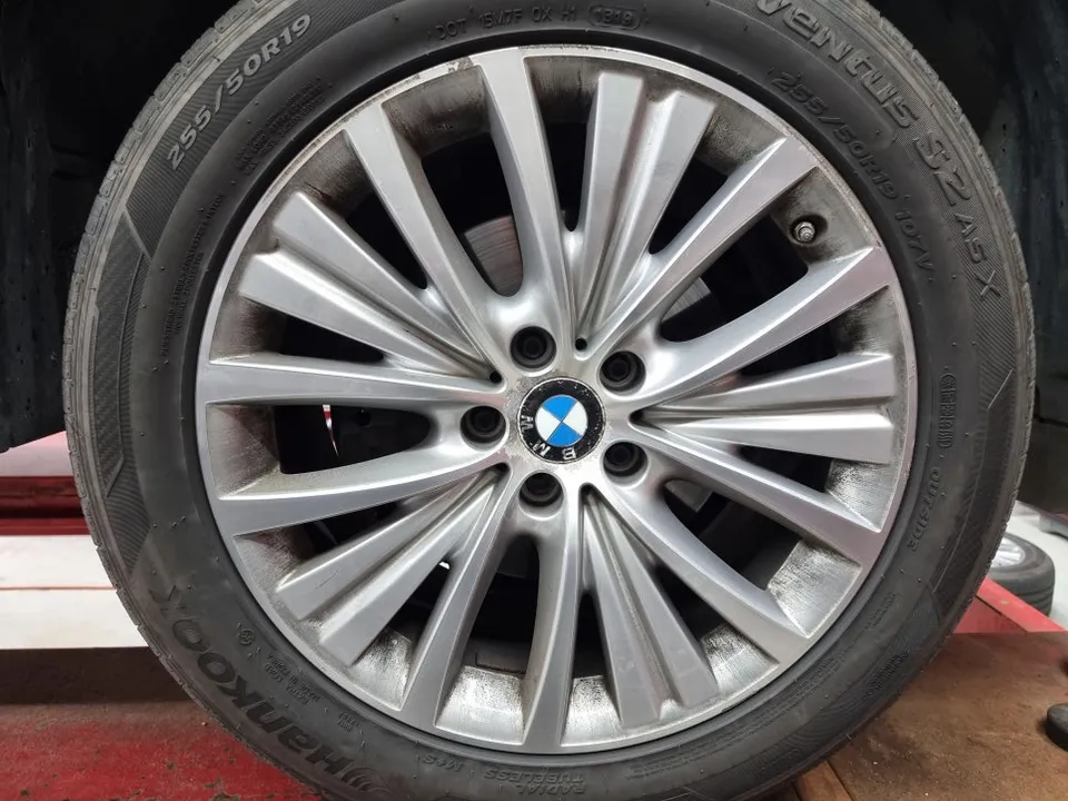 BMW X5 wheel repair - BMW X5 Wheel Repair & Painting Review — Cost & Results photo 3