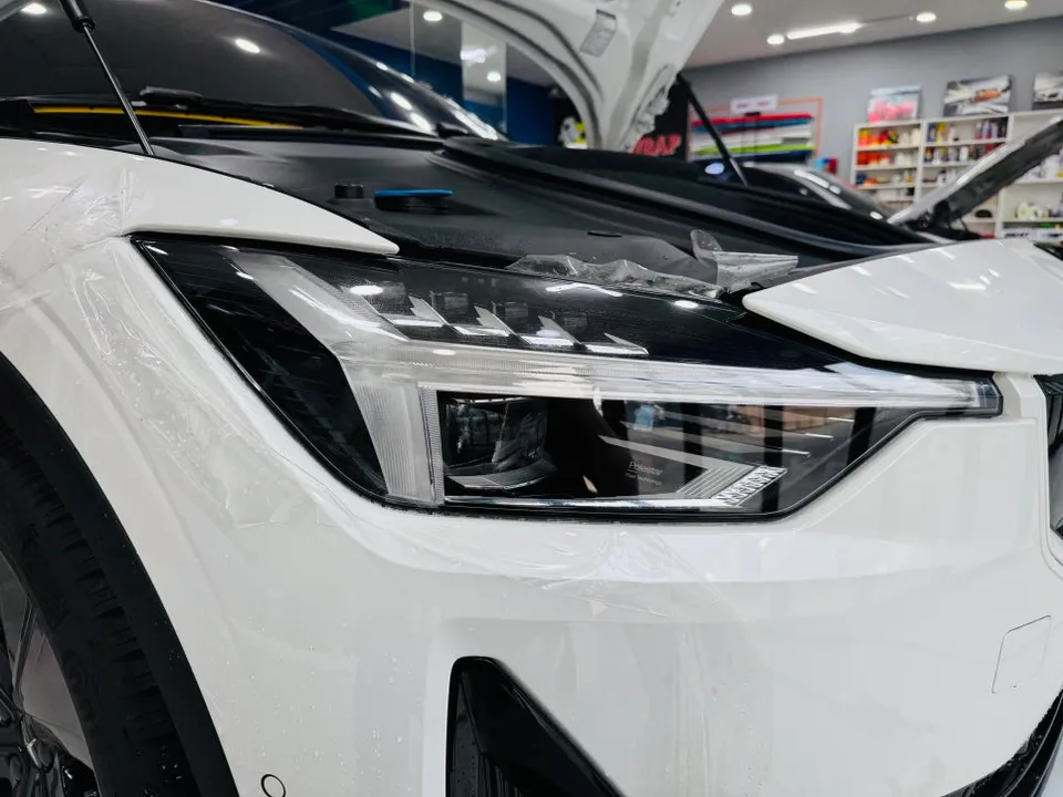 Polestar 2 PPF施工事例|ヘッドライト・スポイラー保護 施工写真 3-1