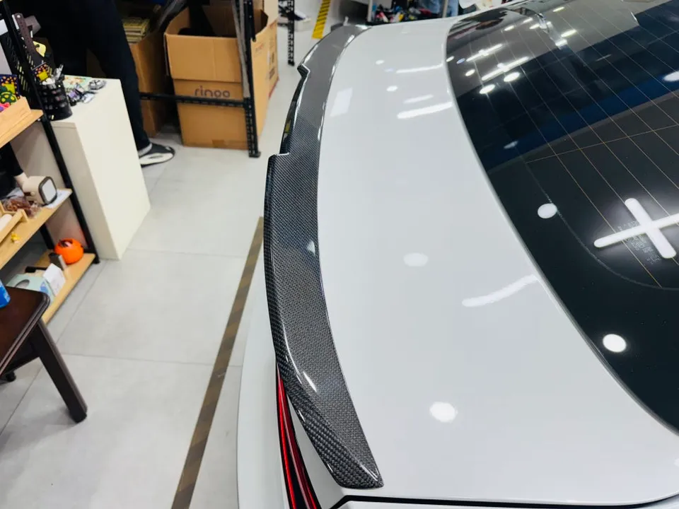 Polestar 2 PPF施工事例|ヘッドライト・スポイラー保護 施工写真 3-2