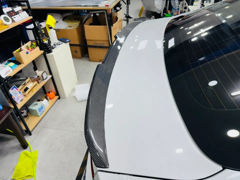 Polestar 2 PPF施工事例|ヘッドライト・スポイラー保護 施工写真 2-3