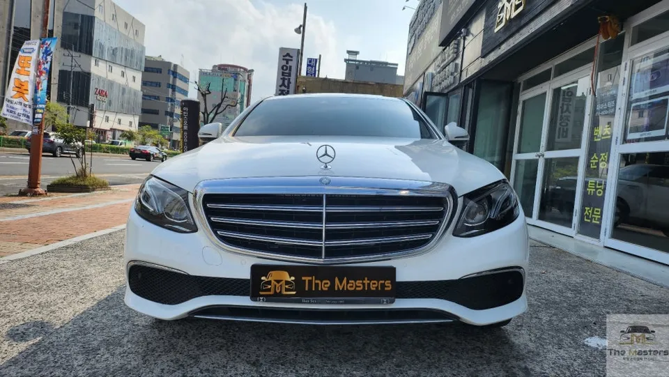 Mercedes-Benz E-Class W213 ambient lighting installation result