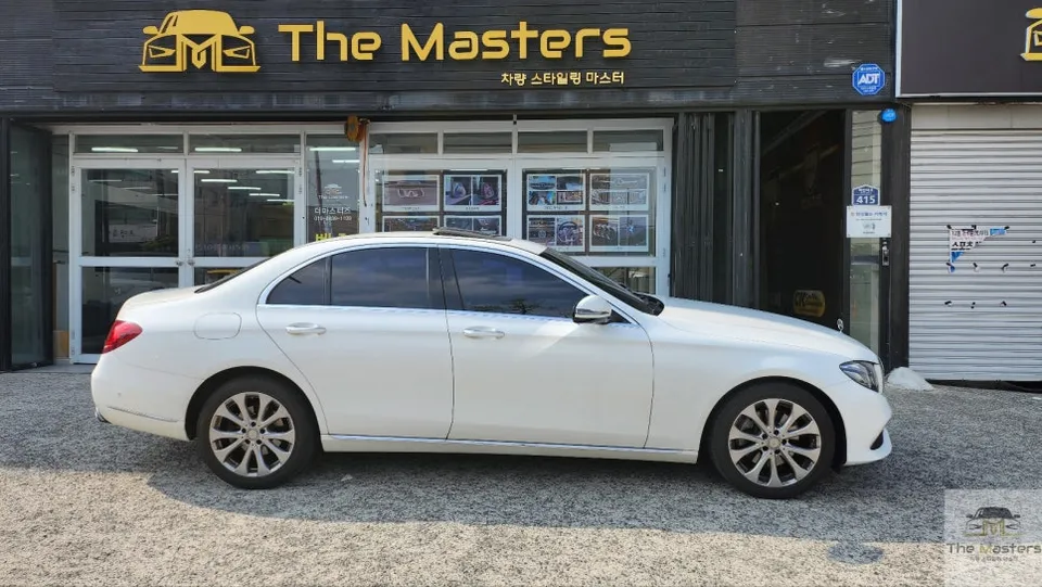 Mercedes-Benz E-Class W213 ambient lighting - Mercedes-Benz E-Class W213 Ambient Lighting Review photo 3