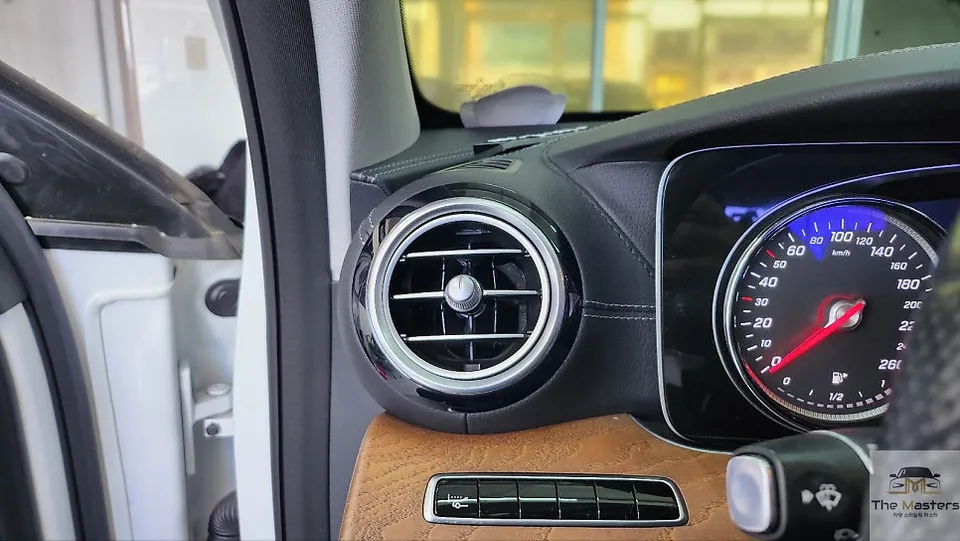 Mercedes-Benz E-Class W213 ambient lighting - Mercedes-Benz E-Class W213 Ambient Lighting Review photo 6