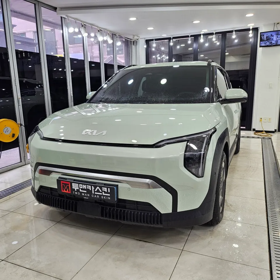 Kia EV3のPPF施工事例|ヘッドライト保護の重要性 施工写真 2-1