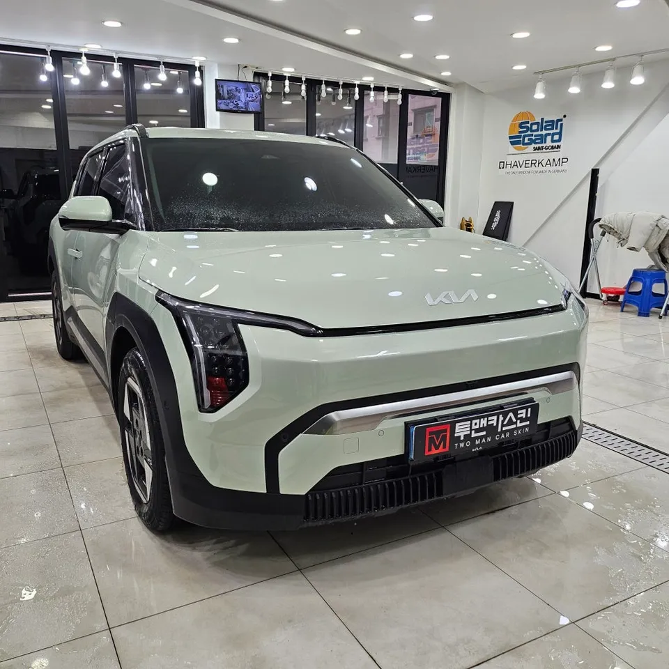 Kia EV3のPPF施工事例|ヘッドライト保護の重要性 施工写真 3-1