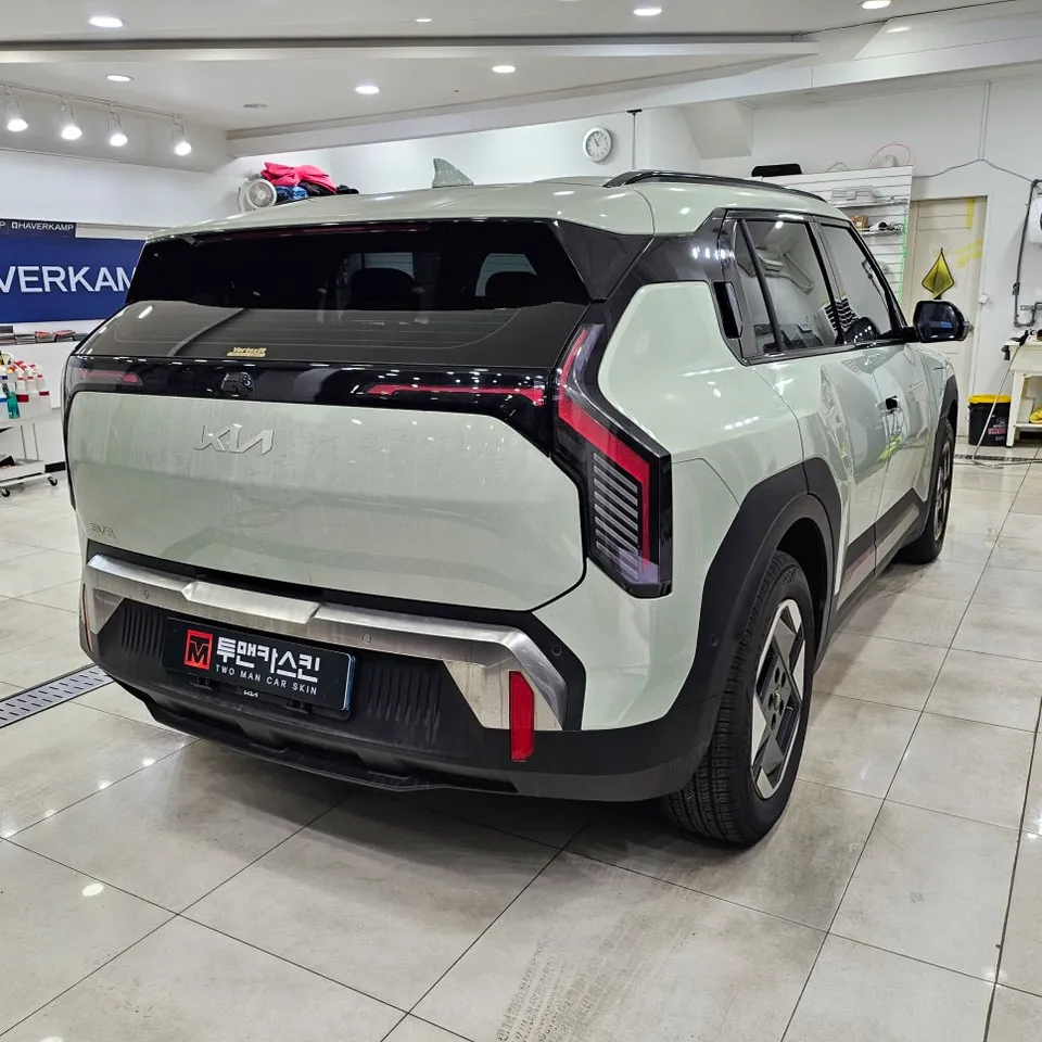 Kia EV3のPPF施工事例|ヘッドライト保護の重要性 施工写真 2-2