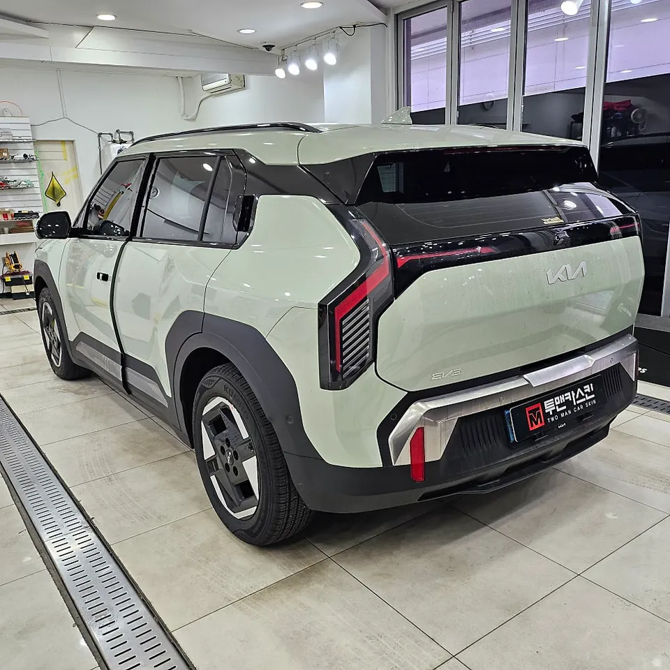 Kia EV3のPPF施工事例|ヘッドライト保護の重要性 施工写真 3-2