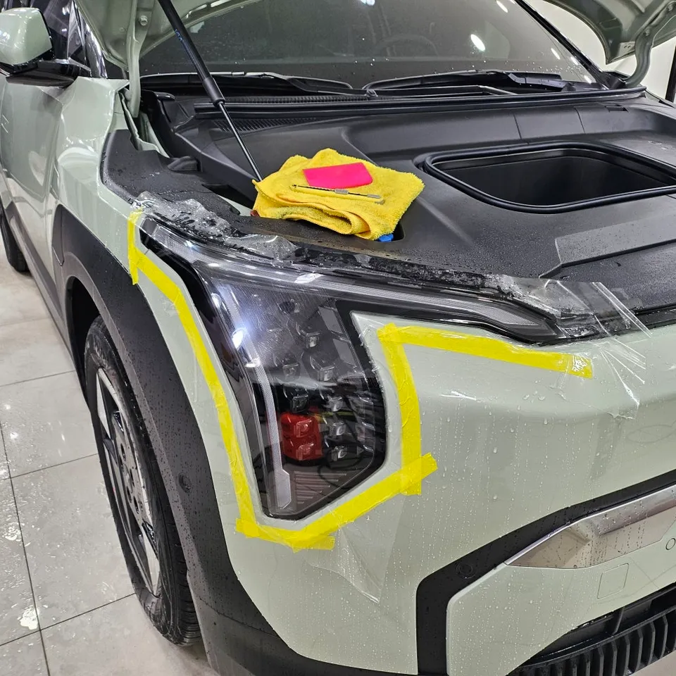 Kia EV3のPPF施工事例|ヘッドライト保護の重要性 施工写真 3-3