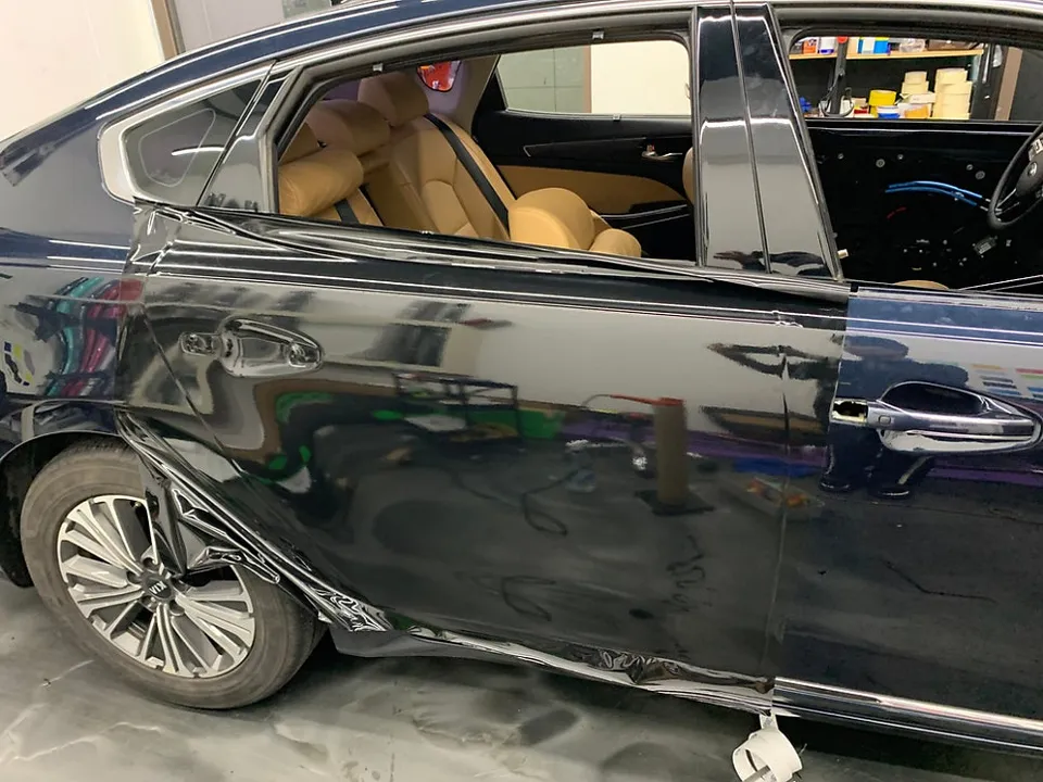 Hyundai Azera Vinyl Wrap Review: Gloss Black & Chrome Delete photo 4