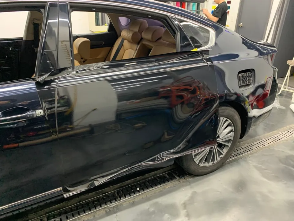 Hyundai Azera vinyl wrap - Hyundai Azera Vinyl Wrap Review: Gloss Black & Chrome Delete photo 4