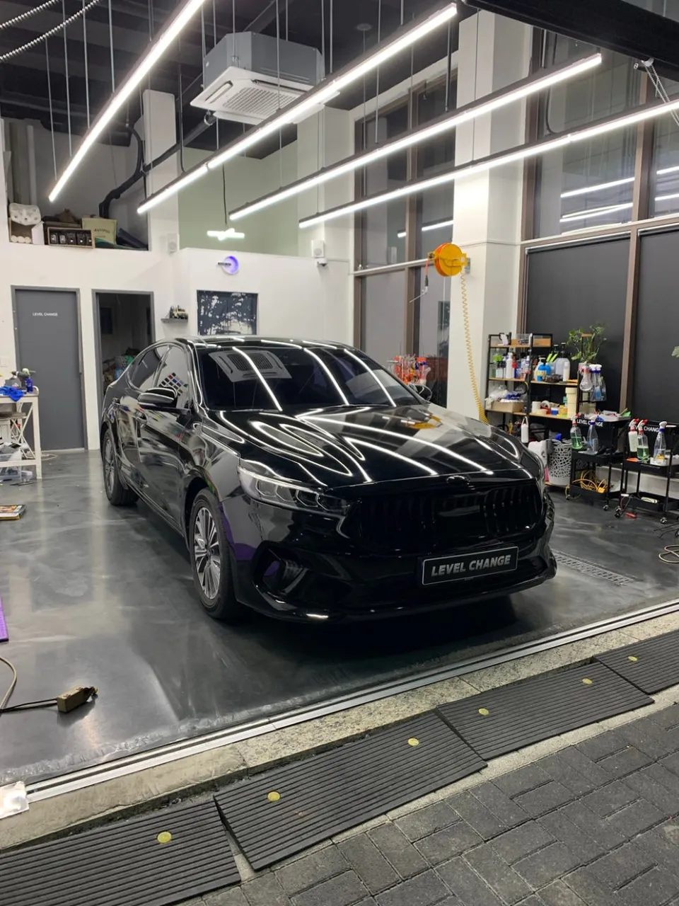 Hyundai Azera Vinyl Wrap Review: Gloss Black & Chrome Delete After
