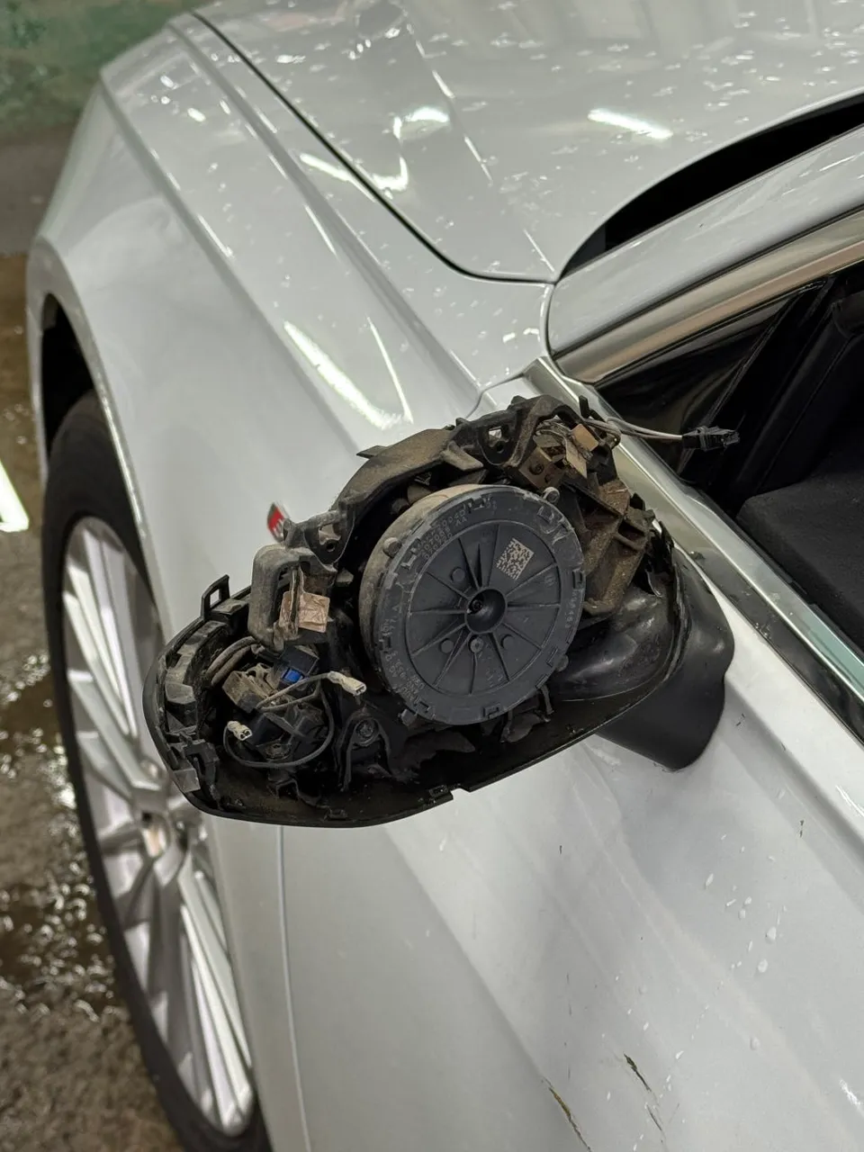 Audi A6 body repair - Audi A6 Side Mirror Replacement: Same-Day Mobile Service Saves 50 photo 3