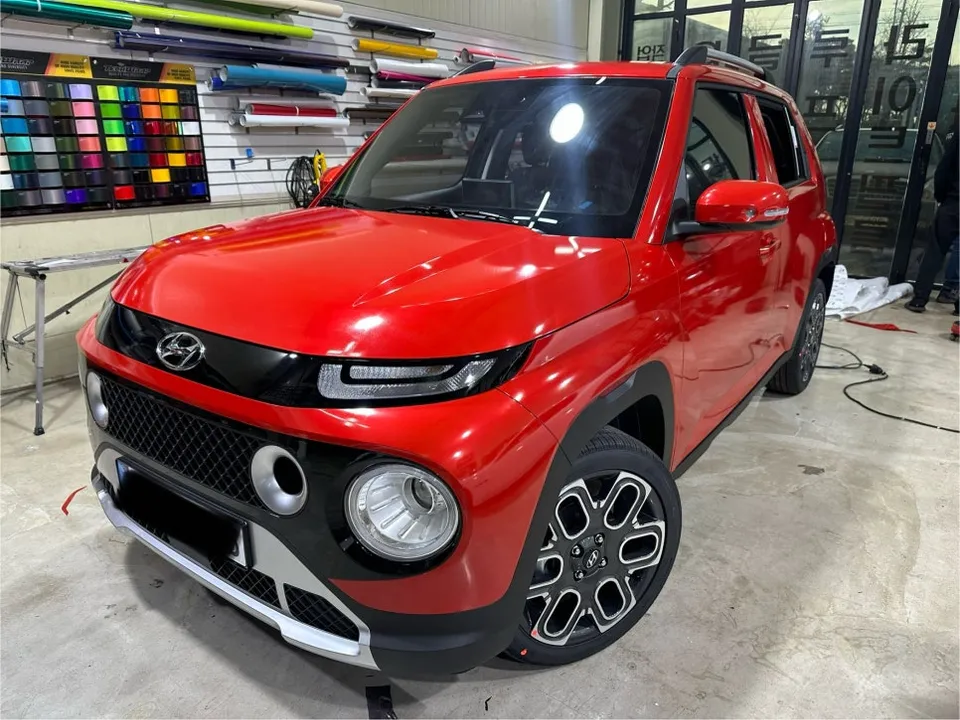 Hyundai Casperのカーラッピング事例|3Mドラゴンのような赤 施工写真 2-2