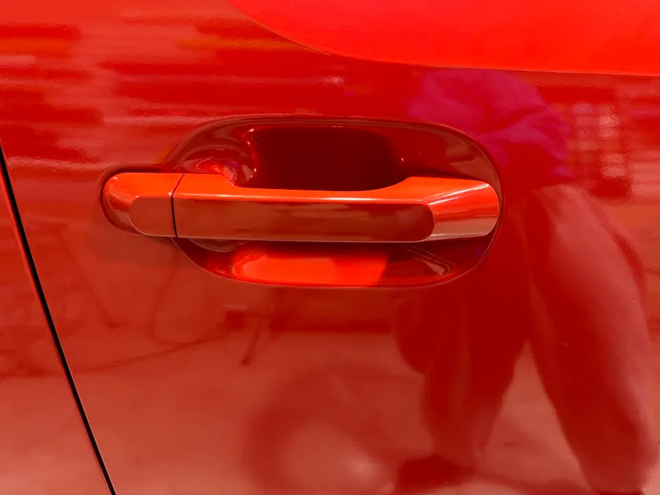 Hyundai Casperのカーラッピング事例|3Mドラゴンのような赤 施工写真 3-3