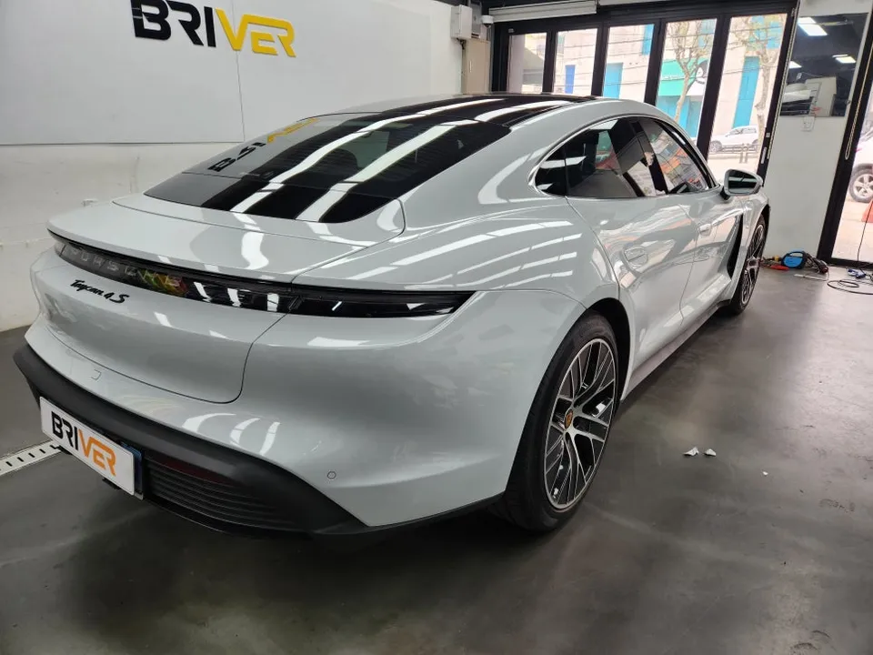 ポルシェ タイカン 4Sのカーラッピング事例|費用目安・仕上がり 施工写真 3-2