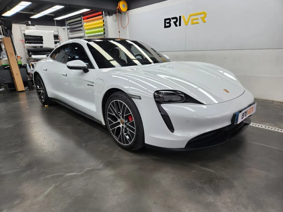ポルシェ タイカン 4Sのカーラッピング事例|費用目安・仕上がり 施工写真 3-3