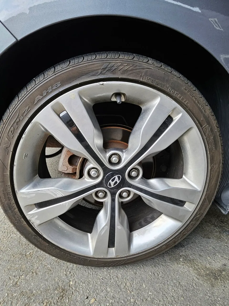 Hyundai Velosterのホイールリペア・塗装事例 施工写真 2-1